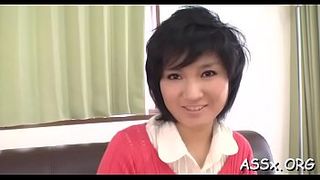 Японская чика раздевается догола на собеседовании