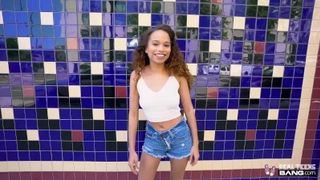 Порно кастинг кудрявой мулатки с минетом и еблей до стонов